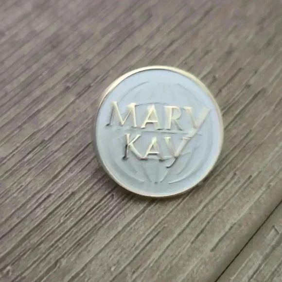 Mary Kay pin - Picture 3 of 3